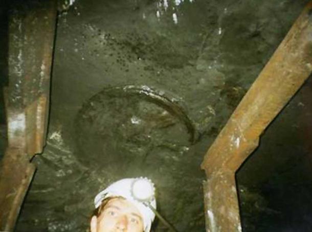 A miner below a wheel imprint in the mine. (Author provided)SMXL