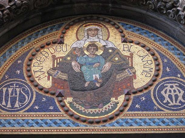 A mosaic of the Madonna and Child in Barcelona, Spain. (Enfo / CC BY-SA 3.0)