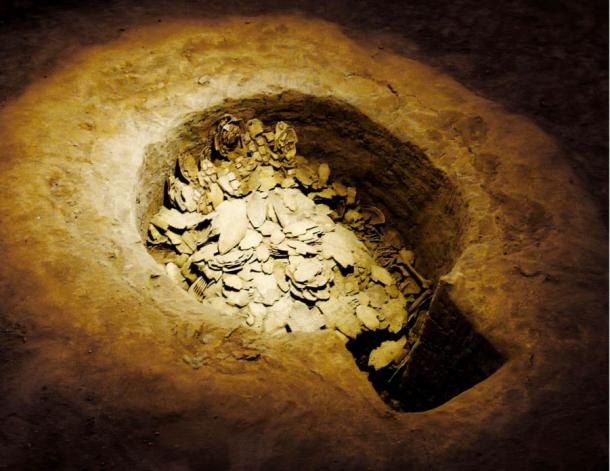 A pit of oracle bones found in Yinxu, Anyang