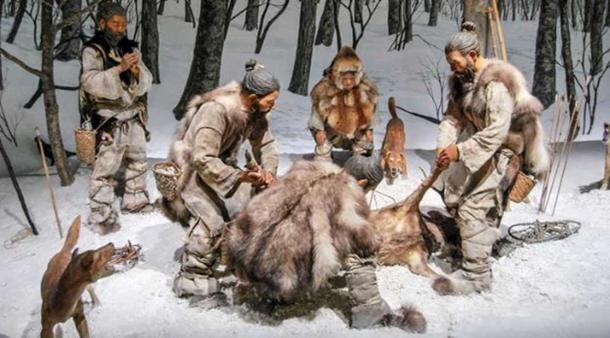 A recreation of a Jōmon hunt with dogs.