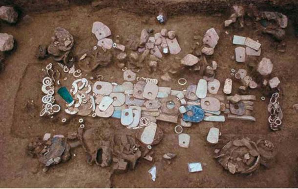 A tomb full of grave goods at Lingjiatan in China. (Anhui Provincial Institute of Cultural Relics and Archaeology)