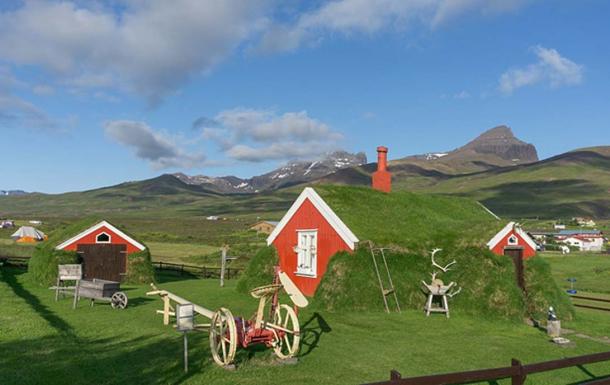 A turf house in Bakkagerði. (CC BY-SA 4.0)