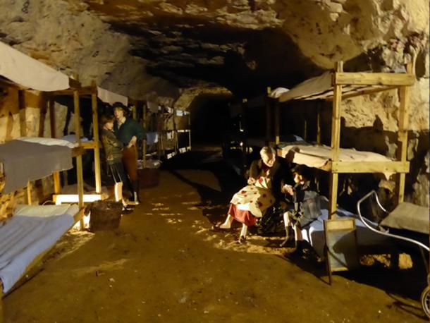 A typical dormitory during the Second World War in Chislehurst Caves. (Geograph / CC BY-SA 2.0)