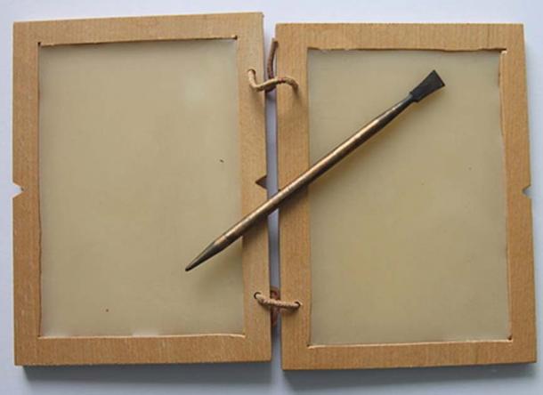 A wax tablet and stylus from the Roman period (CC by SA)