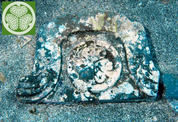 A wild ginger trefoil coat of arms of the Tokugawa shogun clan is seen embossed on this ridge-end gargoyle tile off Hatsushima island in Atami, Shizuoka Prefecture, on Dec. 14. (Image: Kazushige Horiguchi / Asahi Shimbun) Inset: Tokugawa coat of arms/crest Public Domain