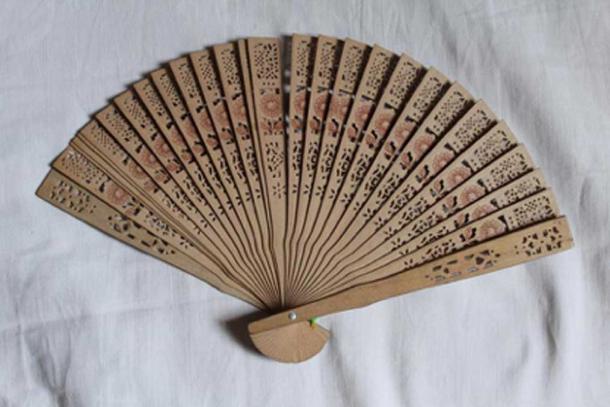 A Japanese Fan Became a Deadly Weapon in the Right Hands