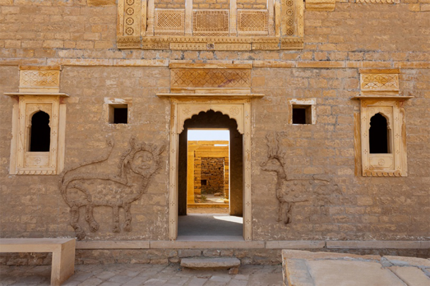 Abandoned remains of a house at Kuldhara in India. (RealityImages / Adobe Stock)
