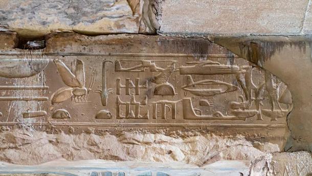 Las tallas de Abydos también se conocen como jeroglíficos de helicópteros. (merlin74/Adobe Stock)