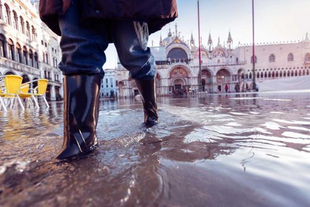 Acqua alta in Venice, the modern-day sinking city. (nullplus / Adobe Stock)