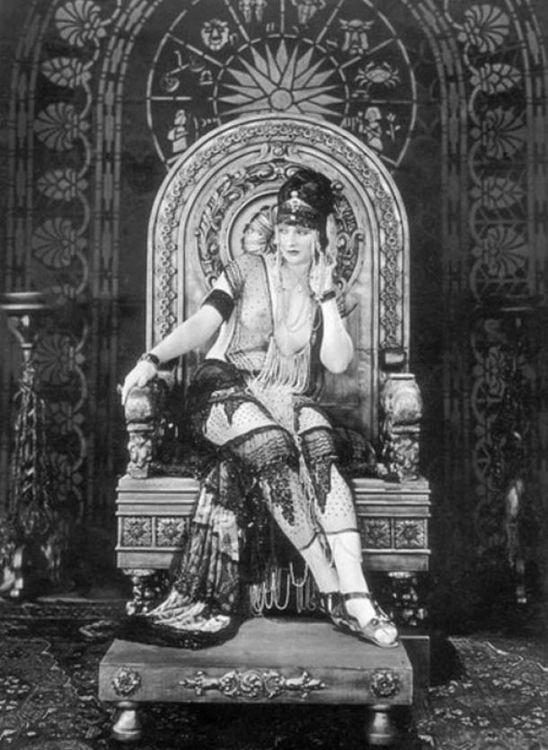 Actress Betty Blythe as the queen in The Queen of Sheba (1921)