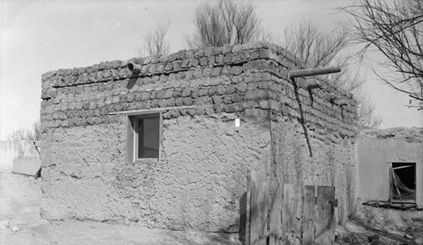 Adobe and sod house at Isleta Pueblo