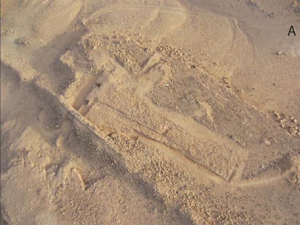 Aerial photograph                  of the ritual platform and niches at Dûmat al-Jandal in                  northern Saudi Arabia. (©Mission archéologique de Dûmat                  al-Handal / Antiquity Publications Ltd)