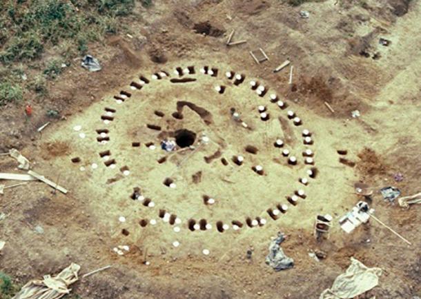 Aerial shot of Adena ceremonial circle at the Neibert Mound site, 1992. 