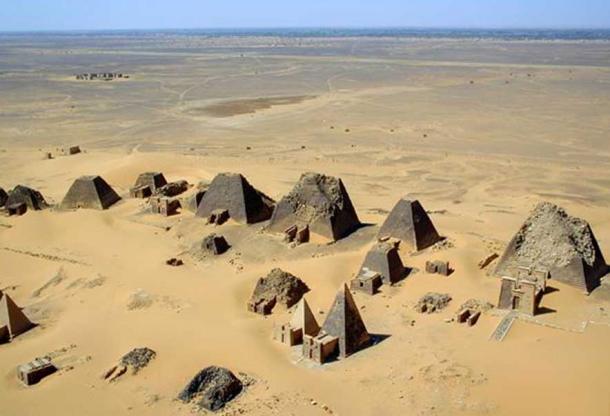 Aerial view at Nubian pyramids Meroe (CC BY-SA 1.0)