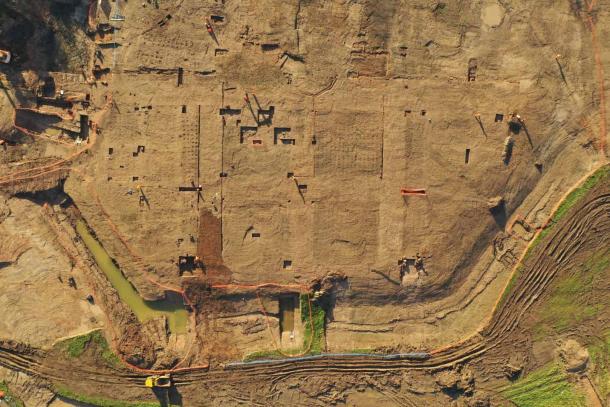 This aerial drone photo clearly shows the outline of the Elizabethan-era Coleshill Manor and garden site, found on the HS2 high-speed rail route in Warwickshire, England. (HS2 Ltd.)