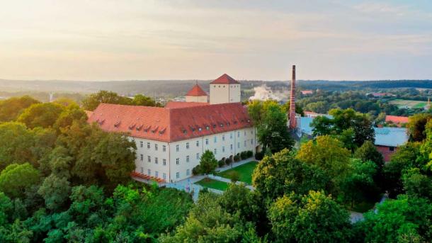 Vista aérea de la fábrica de cerveza más antigua del mundo, Weihenstephan, Freising, Baviera, Alemania. (aero-pictures.de/Adobe Stock)