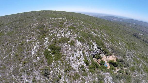 Vista aérea de Lapa do Picareiro en el centro de Portugal, donde se desenterraron artefactos auriñacienses. (Jonathan Haws/Universidad de Louisville)