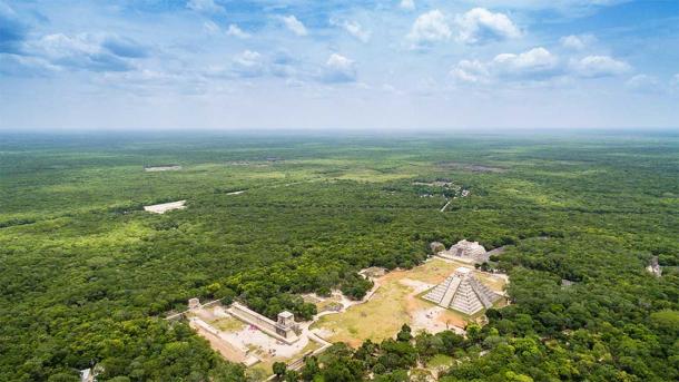 Vista aérea de Chichén Itzá en México. El descubrimiento de edificios residenciales en Chichén Viejo es el primero en el sitio. (Dronepicr / CC BY 3.0)