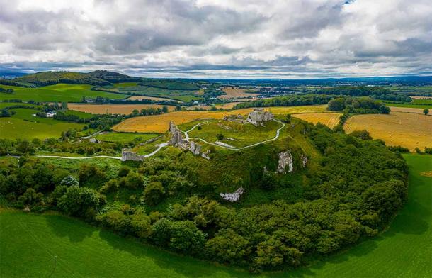 Aerial view of the Rock of Dunamase, a legendary Irish hilltop castle. (Ire DronePhotography / Adobe Stock)