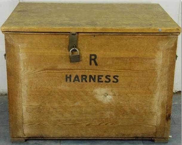 After Howard Carter’s sensational find, the embossed gold applications were stored in this box. They were analysed for the first time in 2013.