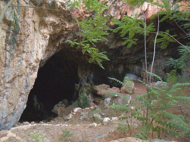 Entrance to the Agia Paraskevi cave, Skotino, Crete