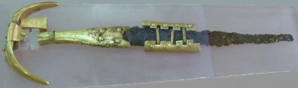 La daga de hierro Alaca Hüyük es el artefacto más antiguo conocido hecho de un meteorito y proviene de la antigua Anatolia, Turquía, que no está tan lejos de Egipto. (Stipich Bella / CC BY-SA 3.0)