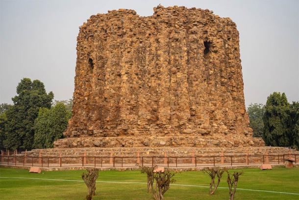 The unfinished Alai Minar monument within the Qutb Minar complex in New Delhi which was intended to be taller than the Qutb Minar (MelissaMN / Adobe Stock)