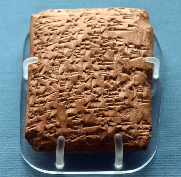 The Amarna letter (written in Akkadian cuneiform text): a letter from Abdi-Tirshi (King of Hazor) to the Egyptian Pharaoh Amenhotep III or his son Akhenaten. Abdi-Tirshi reassures the Pharaoh that he is loyal and is keeping his cities in good order. The letter is on display at the British Museum, London. (Neuroforever / CC BY-SA 4.0)