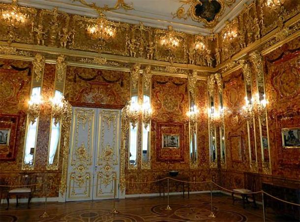 The reconstructed Amber Room in Catherine Palace. (giggle/CC BY 3.0)