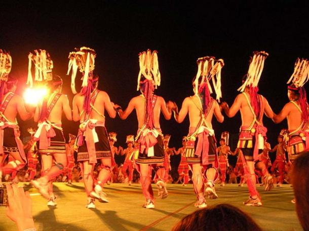 Ami harvest dance (CC BY 3.0)