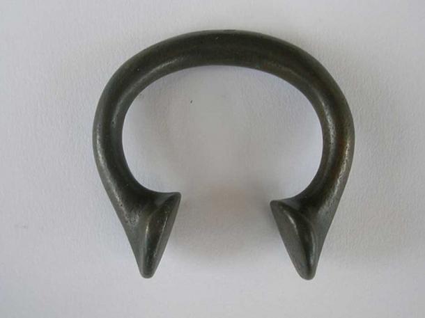 An Okpoho variety of Manilla from the Igbo people of southeastern Nigeria.