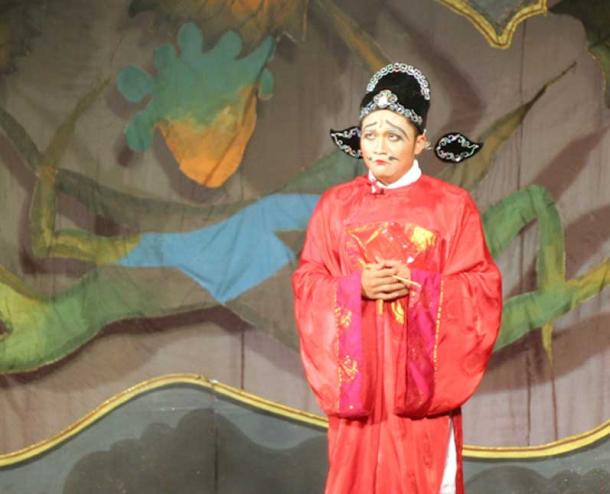An actor portrays Zhang Lang/Zao Jun, the Kitchen God. 