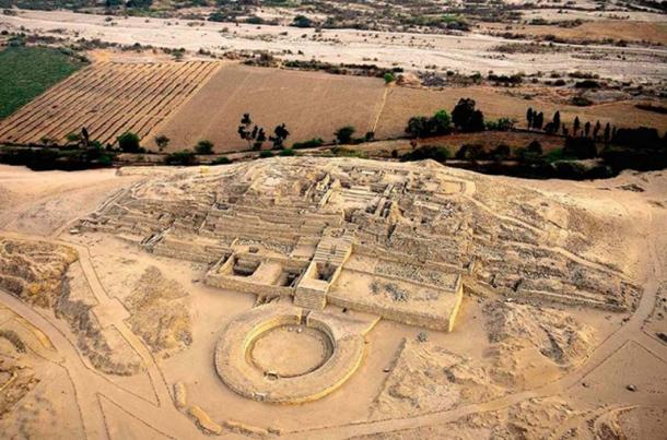 An aerial view of the ‘Pirámide Mayor’ in Caral. (Realhistory)