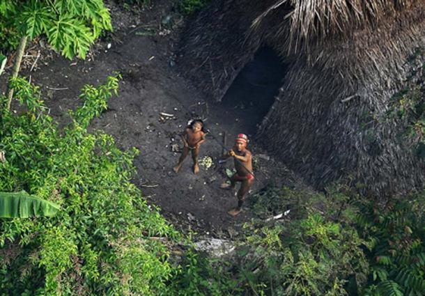 Incendios del amazonas .Una tribu no contactada en la selva de Brasil. (CC BY SA 2.5)