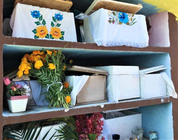 Ancestors remains’ crates. (©georgefery.com)