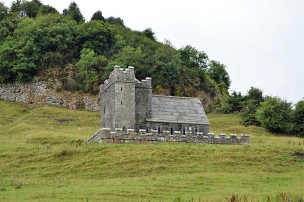 Anchorite Cells next to the old Benedictine Abbey ruin of Fore Abbey, situated to the north of Lough Lene in County Westmeath Ireland. (Geography / CC BY-SA 2.0)