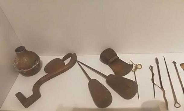 Ancient Egyptian medical & surgical tools replicas - Child museum in Cairo. (Ashashyou/CC BY SA 4.0)