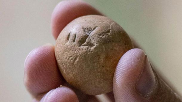A closeup of the ancient two-shekel weight showing the Egyptian symbol that is translated to mean “shekel.” (Shai Halevi / Israel Antiquities Authority)