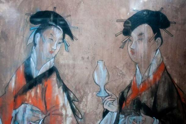 Animalistic guardian spirits of day and night wearing Chinese robes, Han dynasty paintings on ceramic tile. (Public Domain)
