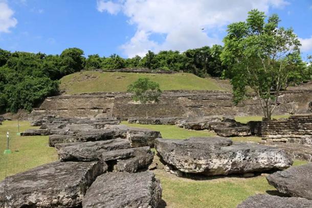 Another unique characteristic of Tajin architecture: Some enormous plaster and cement blocks, as much as 1 meter thick are all that remains of the flat roofs of buildings that once stood on top of the pyramidal platforms. (Photo: ©Marco Vigato)
