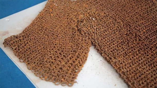 Apart from rust, the armor is almost flawless. (Granard Knights & Conquests)