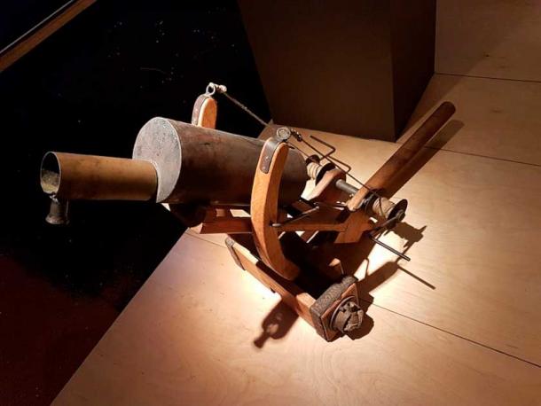 Arbalest lanzallamas Fuego griego, Imperio bizantino (reconstrucción).  Museo de Tecnología de Tesalónica.  (Gts-tg/CC BY-SA 4.0)