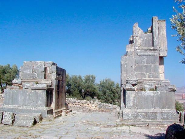 The remains of the Septimius Severus Arch in Tunisia. (Pradigue/CC BY-SA 3.0)