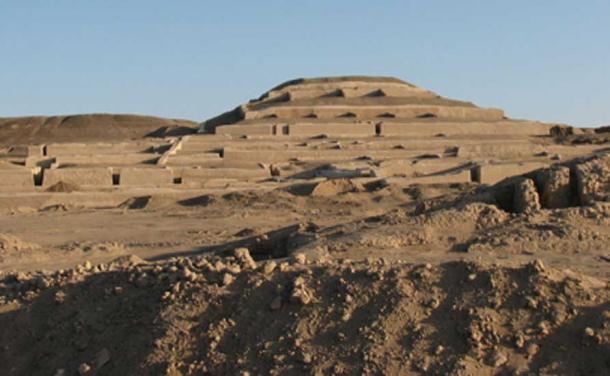 Archaeological site of Cahuachi showing the grand pyramid. (Ed88 / CC BY-SA 3.0)