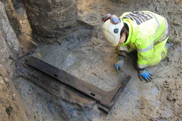 “Flat-Packed” Roman Funerary Bed Found in London