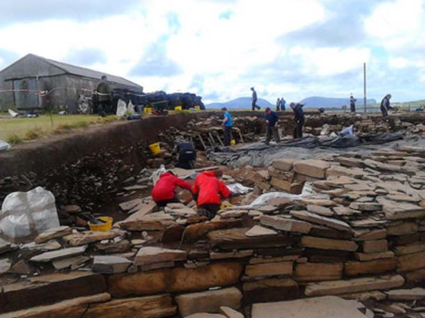 Archaeologists at work on Structure 10, at the Ness of Brodgar dig. (S Marshall / CC BY-SA 4.0)