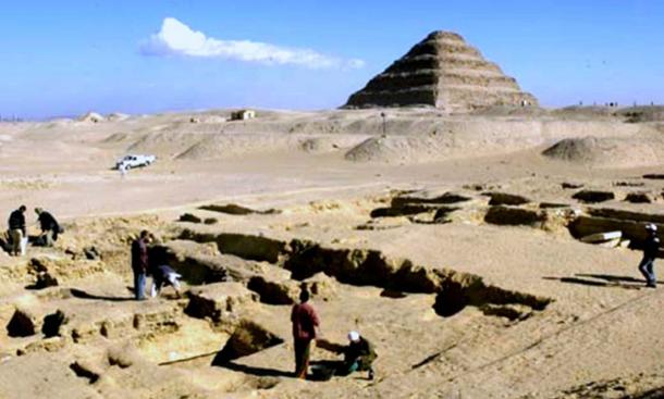 Archaeologists carrying out excavations at the Saqqara necropolis. Credit: Smithsonian