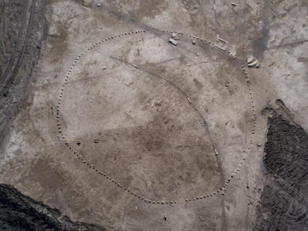 Archaeologists excavating the area around Wellwick farm have also uncovered a 65-meter (213 ft) diameter Neolithic ceremonial circle of wooden posts dating to between 4,000 to 5,000 years old, which is evidence of the ritual importance of the site