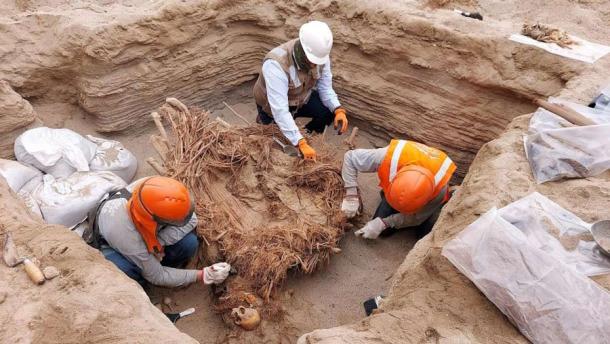 Los arqueólogos que trabajan para la compañía de gas Calidda han descubierto entierros de la cultura Chilca en el pueblo de Chilca, al sur de Lima, Perú. (Cálida)