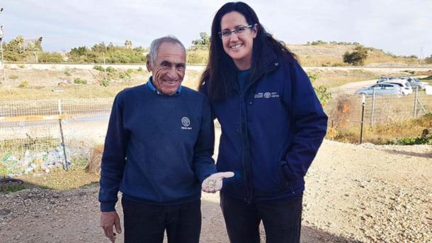 Archaeologists Liat Nadav-Ziv and Marc Molkondov, finder of the gold coins, with the 8th century Chanukah gelt. (Amihai Tamir / Israel Antiquities Authority)